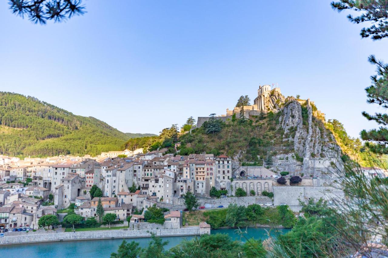 Camping Sites Et Paysages Les Pres Hauts Sisteron Bagian luar foto